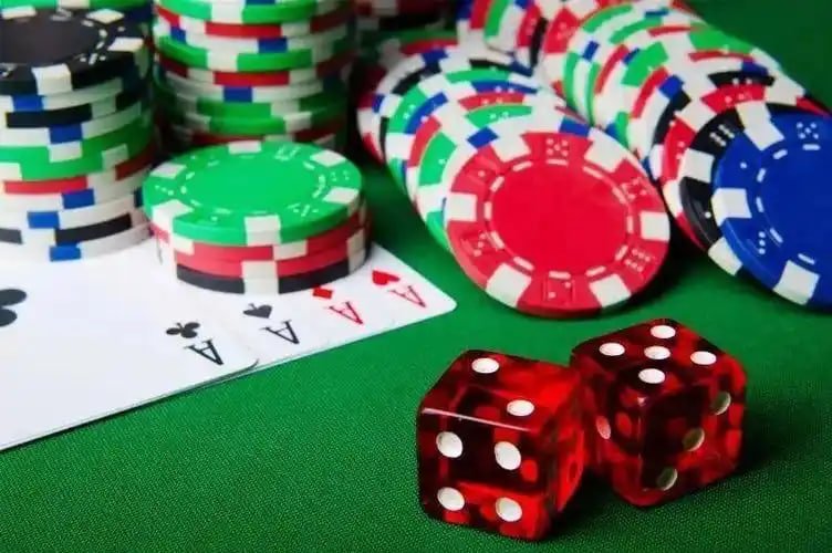 Antarmuka aplikasi mobile bahagia 4d menampilkan menu sportsbook, live dealer, dan slot